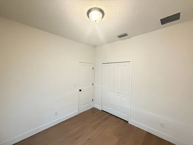 731 Schrader Ave SW — Photo 34