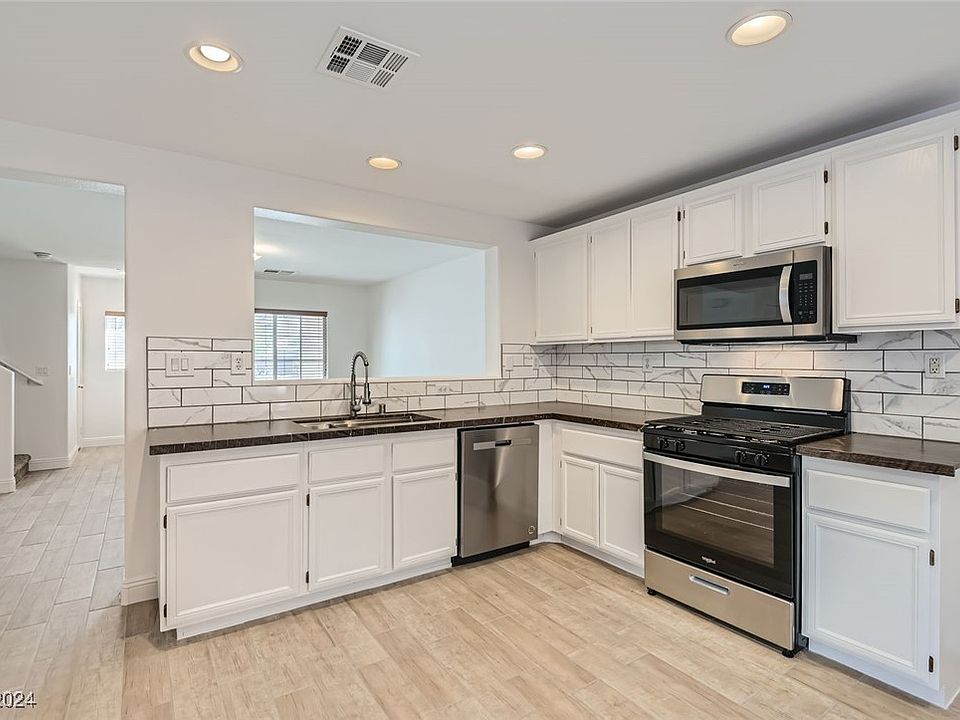 1st image of 8085 Dutch Villas St