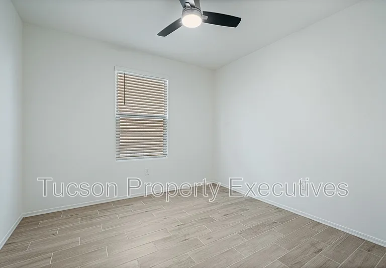 10657 S Astraia Dr — Photo 11