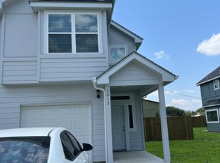 1012 E Fannin St, Luling, TX 78648