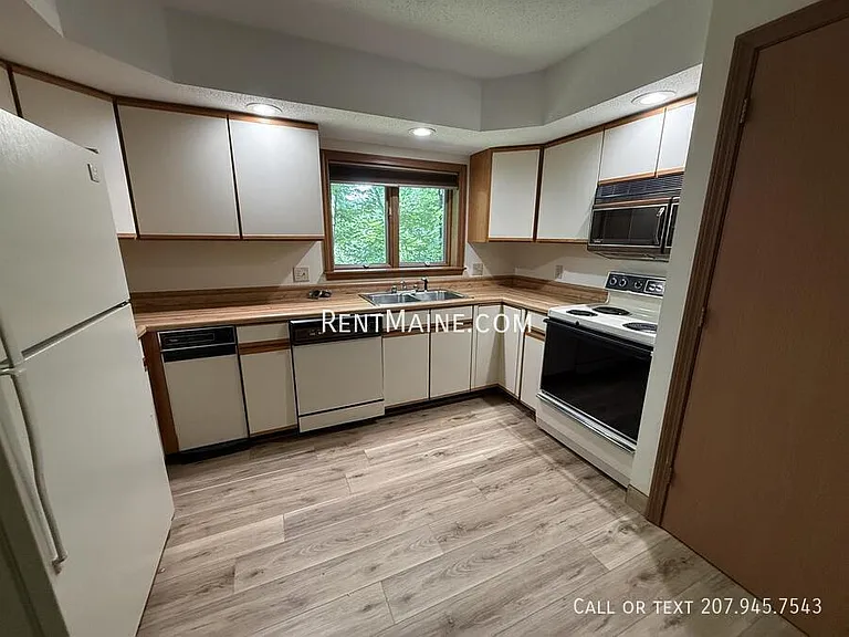 135 Howard St #E — Photo 2