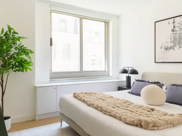 234 East 46th Street 305 image 3 of 16