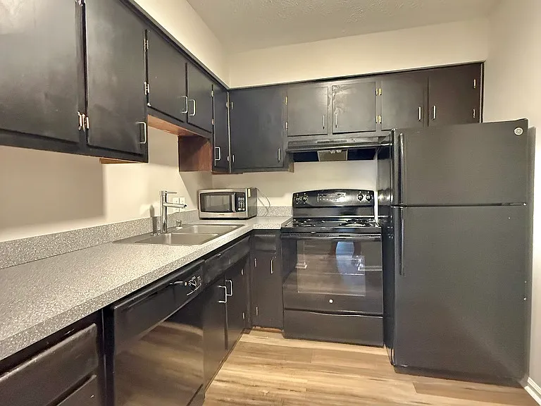 163 Lakeshore Dr #A17 — Photo 5