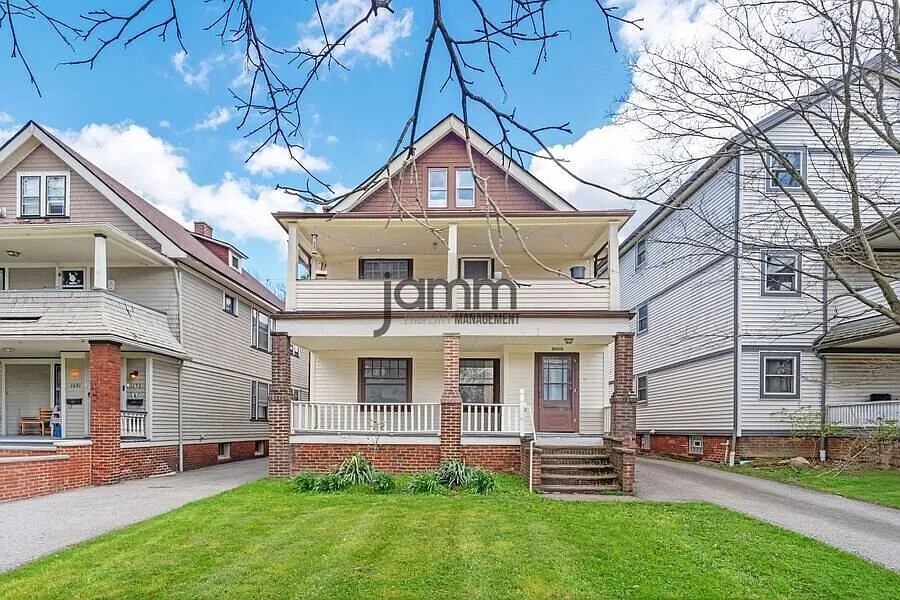 3 Bedroom / 1 Bathroom in Cleveland Heights — Photo 1