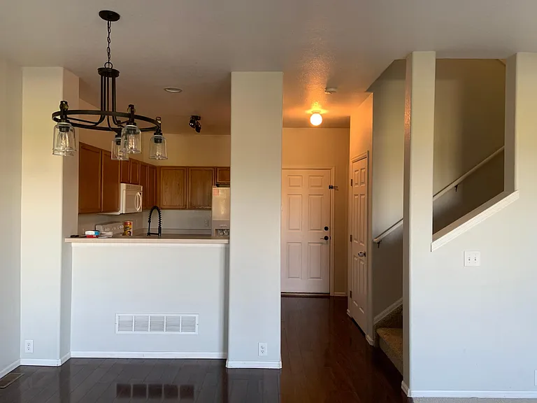 138 Foxglove Dr — Photo 3