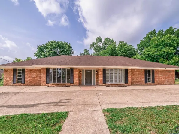 2103 Oakridge Dr, Gladewater, TX 75647