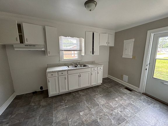5th image of 1108 Oakey St