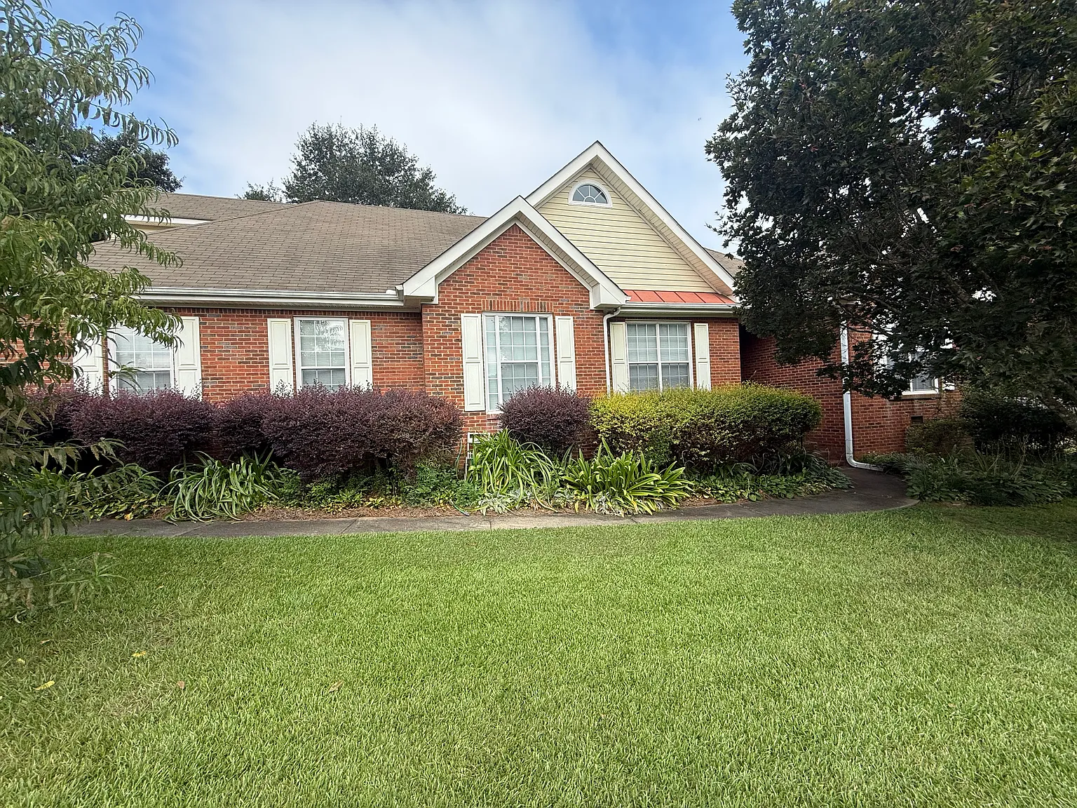 3 bed, 2250 sqft, $2,000 — Photo 2