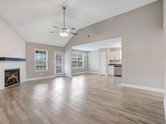4th image of 1046 Whitney Dr