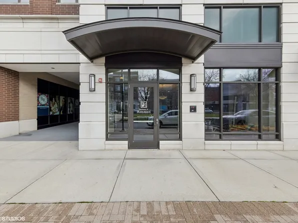 850 Village Center Dr Unit 217, Burr Ridge, IL 60527