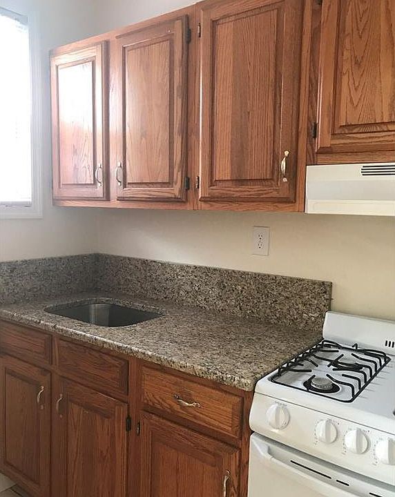 2nd image of 88 Lincoln Ave #2