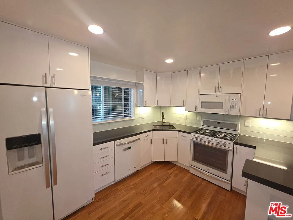 2 bed, 2.0 bath, 763 sqft, $4,000 — Photo 4