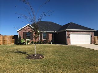 492 E Concho St, Farmington, AR 72730