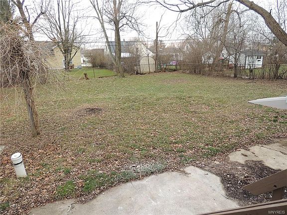 5th image of 975 Wehrle Dr