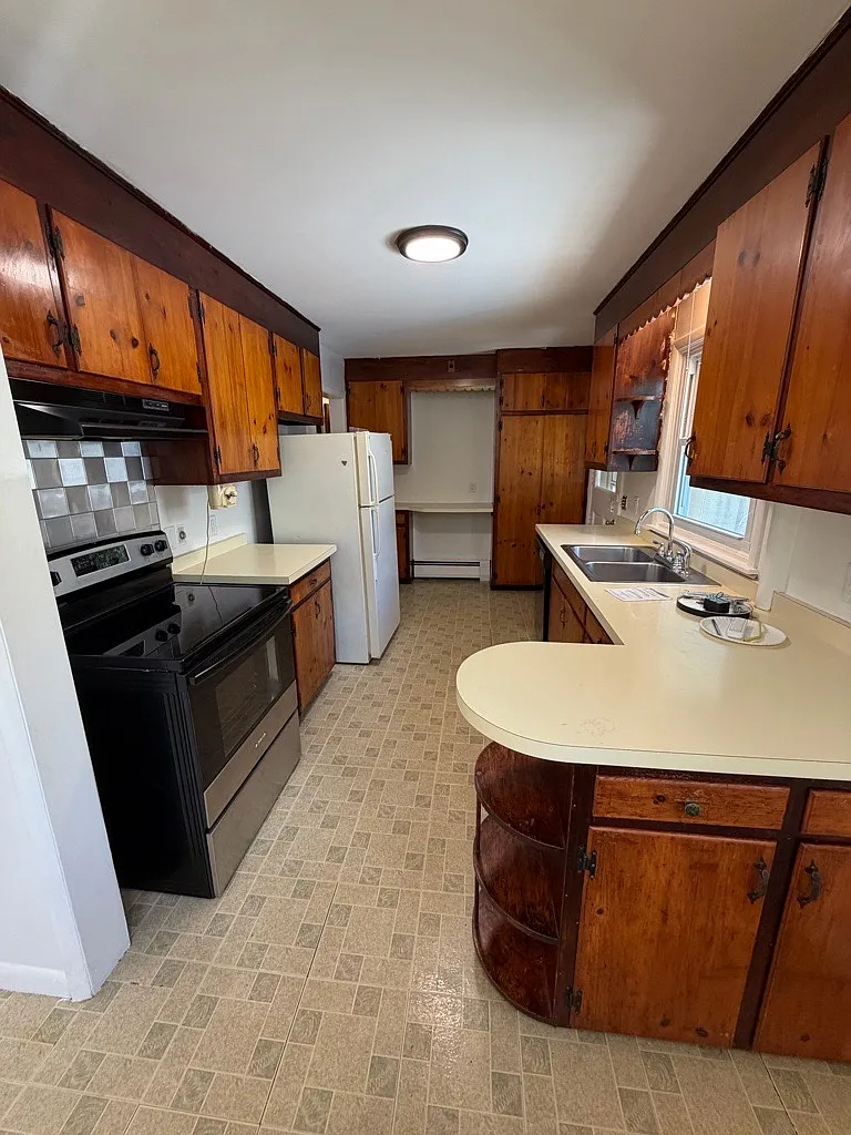 3 bed, 1.5 bath, 1160 sqft, $2,200 — Photo 3