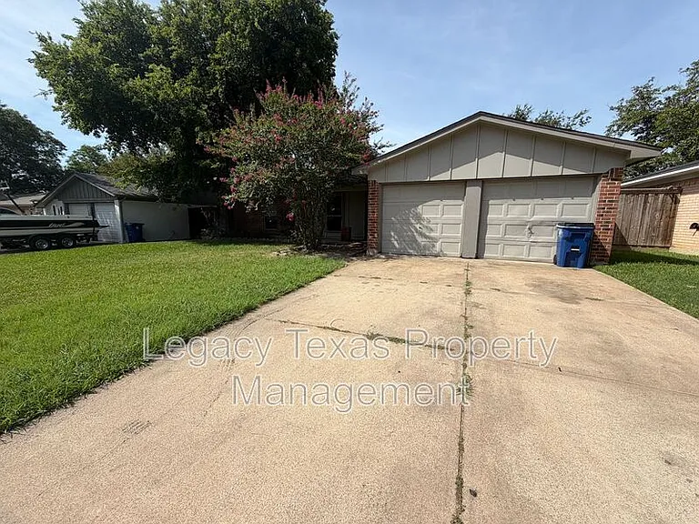 513 Willow Cir W — Photo 17