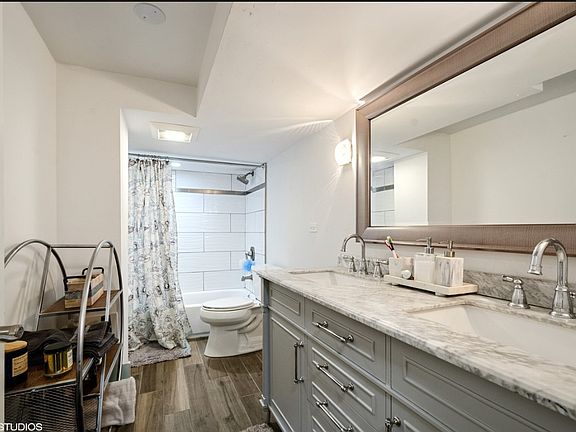 4th image of 4852 Mulford St APT 1