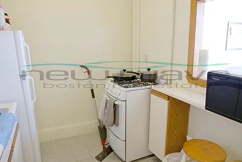 51 Queensberry St Photo 1