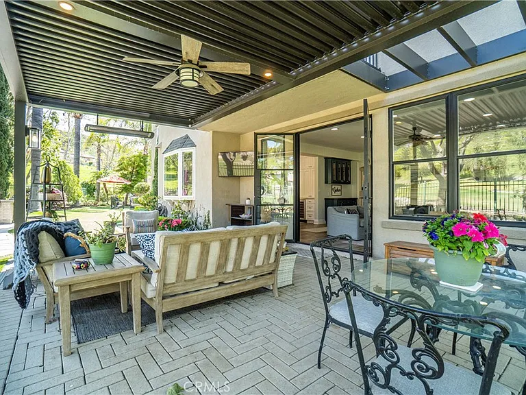 11 Willowglade — Photo 44