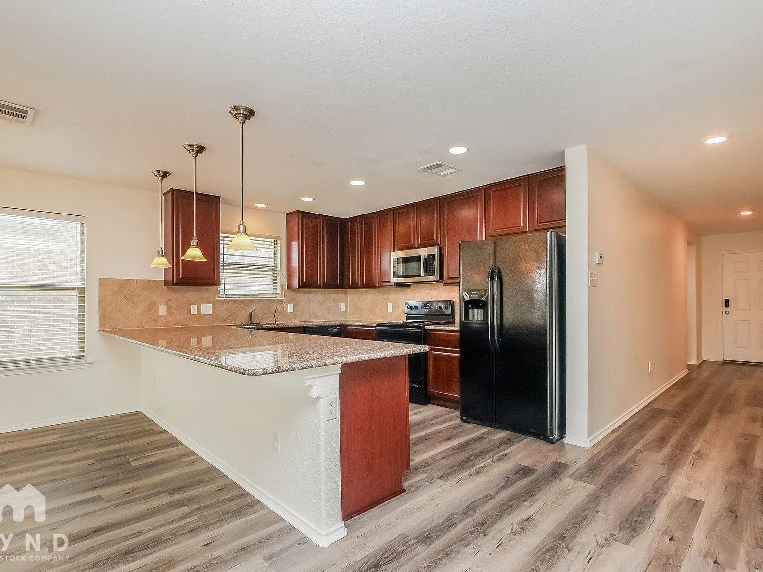 4 bed, 2.0 bath, 1675 sqft, $1,915 — Photo 2