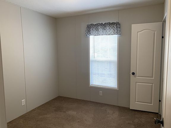 5th image of 411 Skyline Dr W