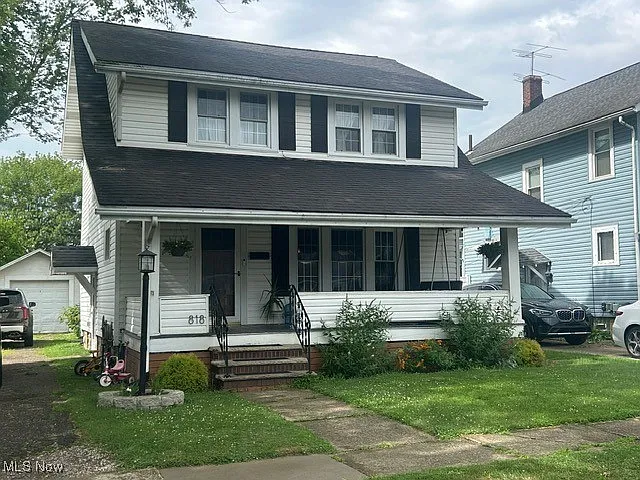 818 Mathias Ave NE photo 1