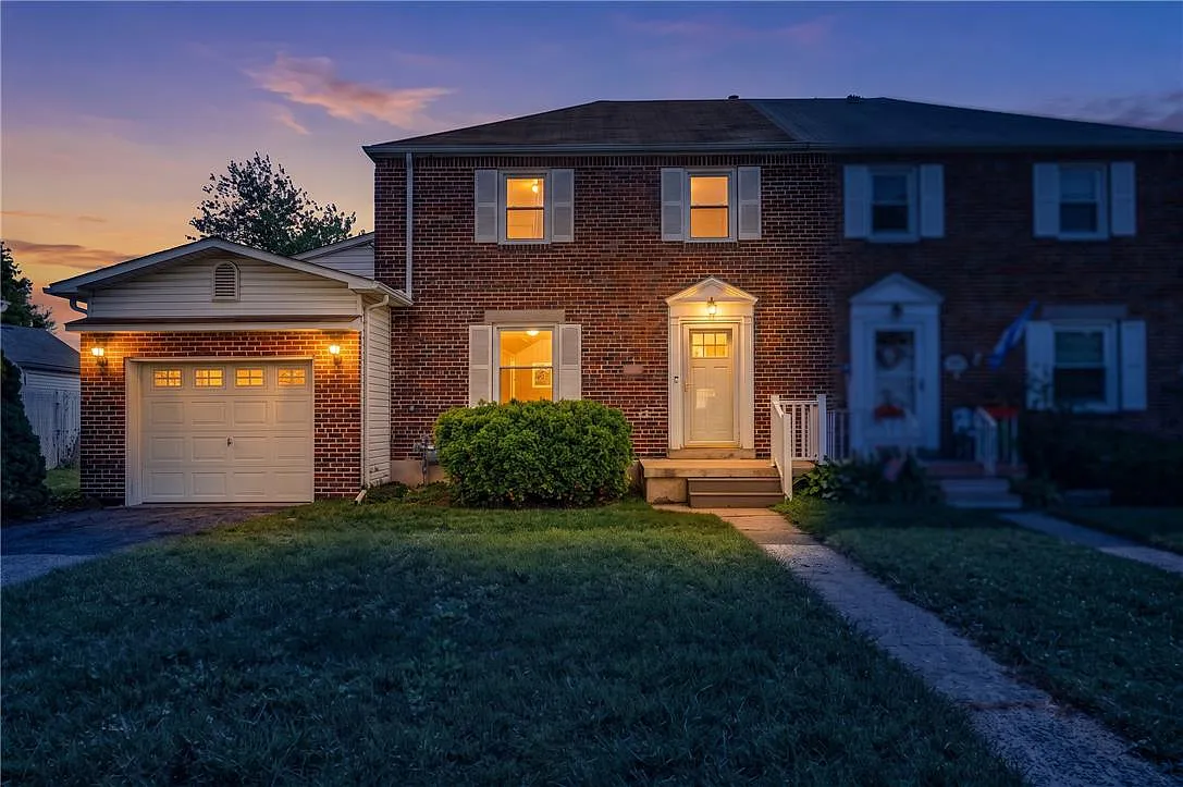 4 bed, 2.0 bath, 1841 sqft, $2,400 — Photo 3
