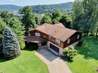 93 Crestview Dr, Wheeling, WV 26003