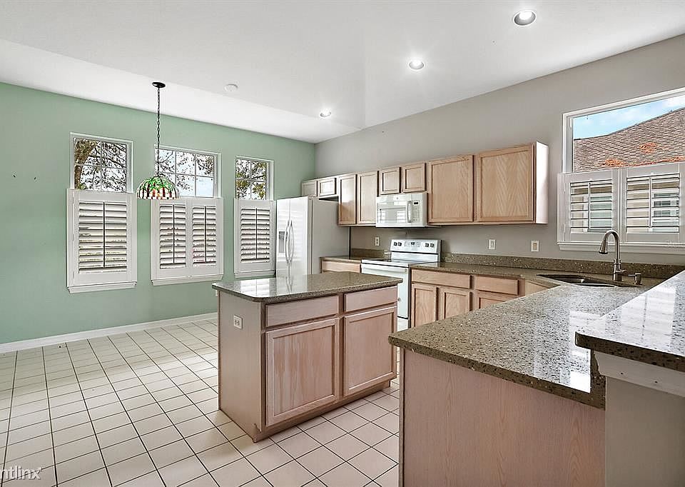 1st image of 8001R Pine Hollow Dr