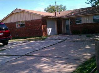 924 NW 20th St, Moore, OK 73160