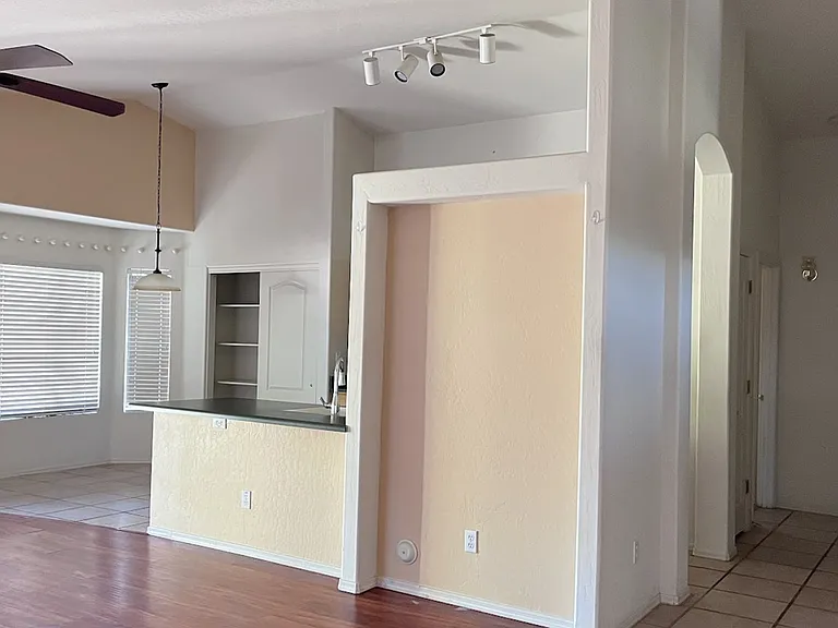 975 E Scott Ave — Photo 8