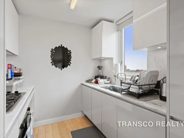 322 West 57th Street image 6 of 7