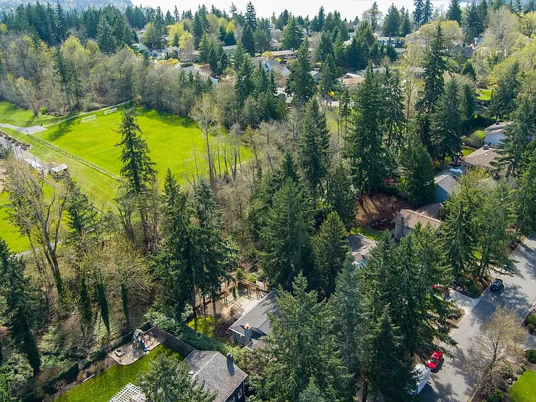 2217 Sahalee Dr W — Photo 26