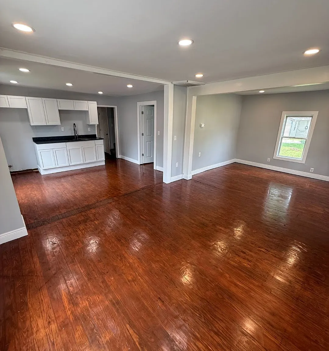 4 bed, 2.0 bath, 1700 sqft, $1,900 — Photo 2