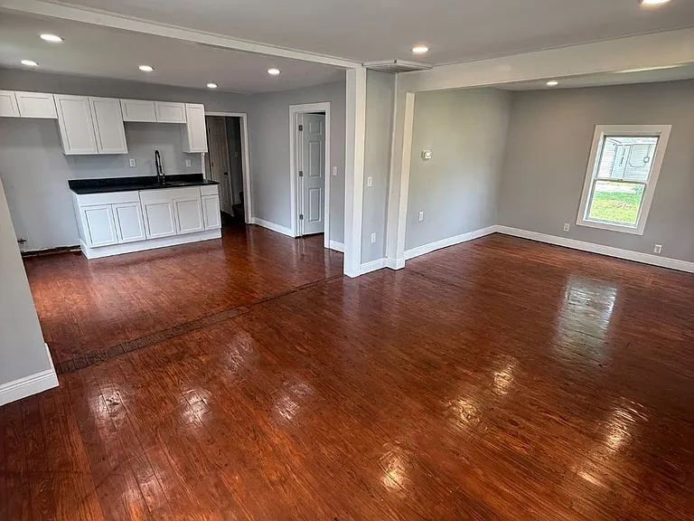 235 Harmon Ave — Photo 2