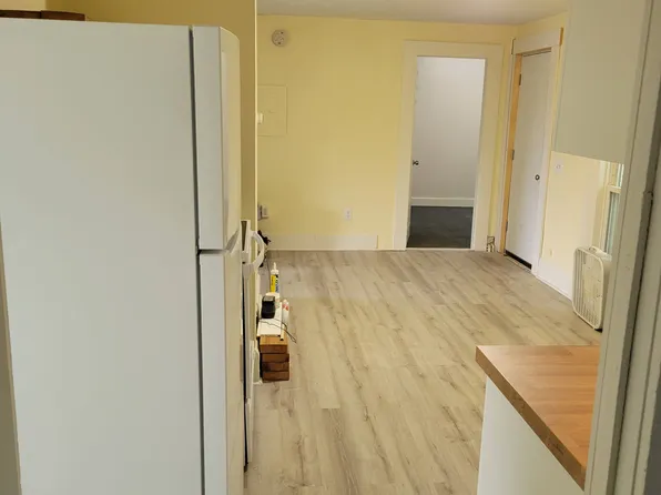 21 Grove St #A, Somersworth, NH 03878