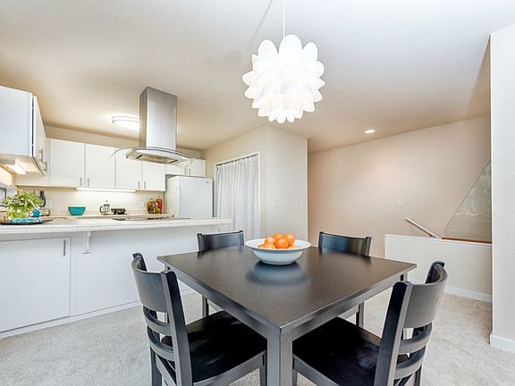 4th image of 11226 NE 68th St Unit 111