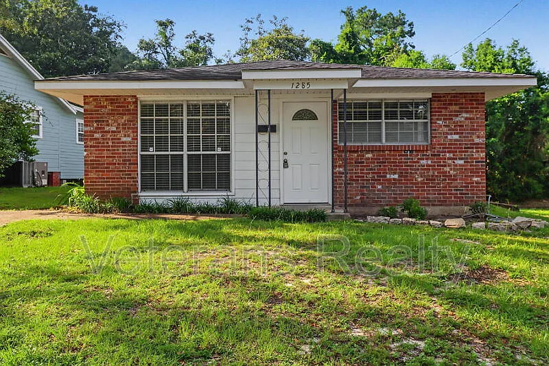 1285 Kensington Dr