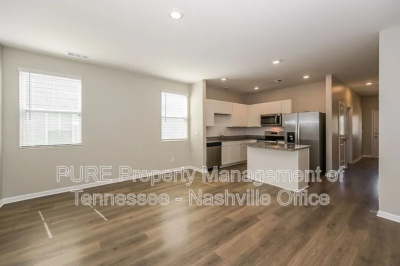 3 bed, 2.5 bath, 1363 sqft, $1,700 — Photo 4