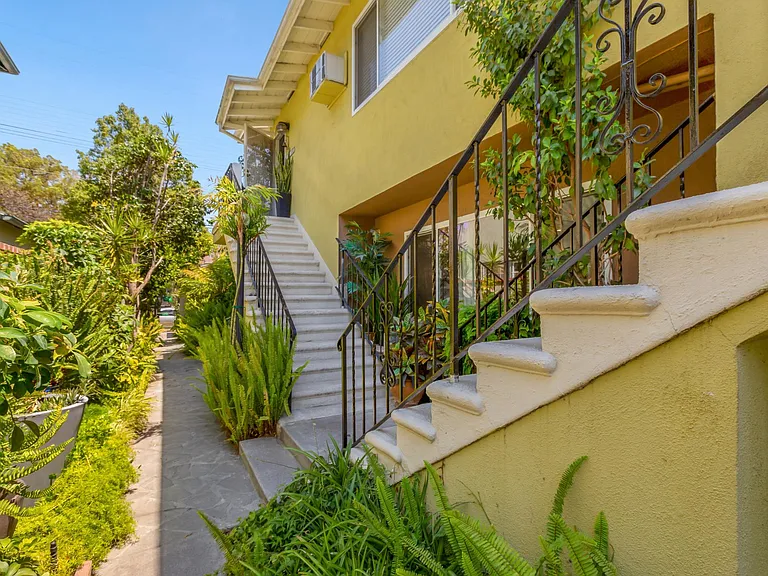 5019 Cahuenga Blvd #5019 — Photo 20