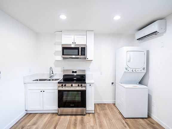 4th image of 1013 N Lincoln St #2