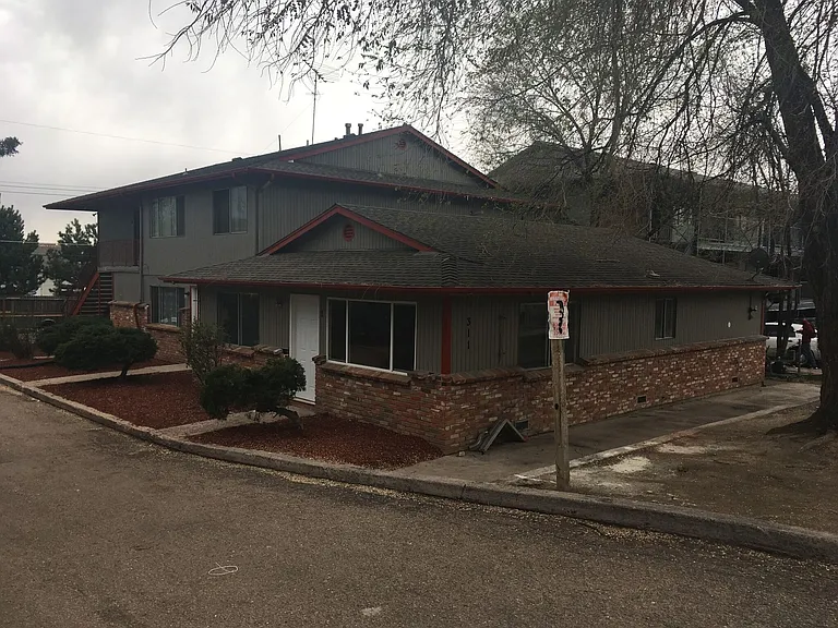 311 University Dr. — Photo 5