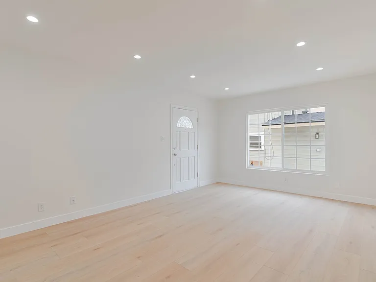 323 N Louise St #C — Photo 5
