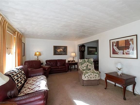 3rd image of 123 Hamilton Dr