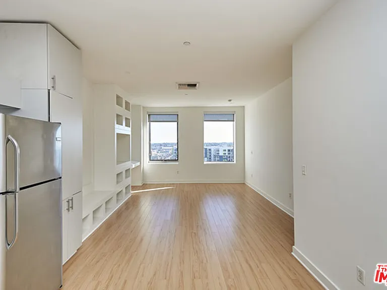 3810 Wilshire Blvd #809 — Photo 11