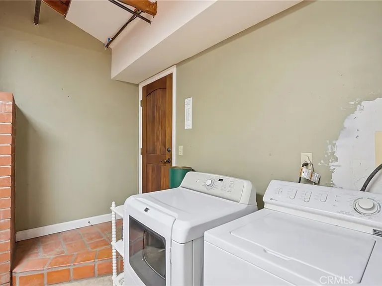 2611 Janin Way — Photo 40