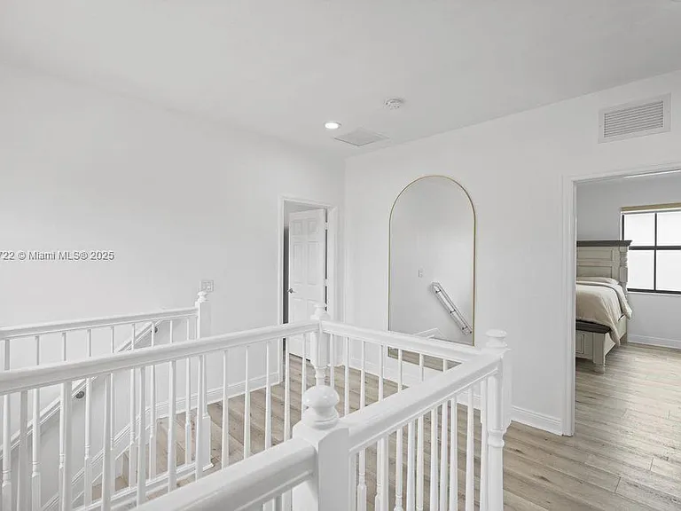 10016 NW 89th Ter — Photo 21