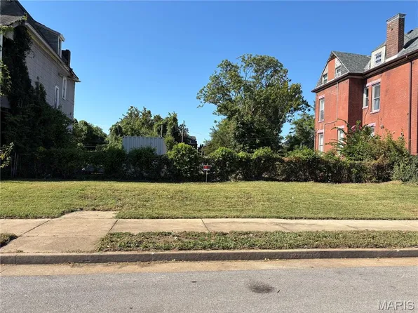 4246 W Belle Pl, Saint Louis, MO 63108