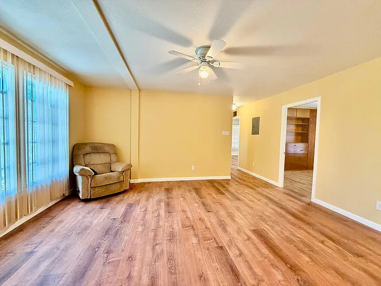 302 Ryan Dr — Photo 4