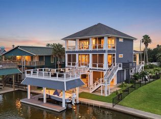 12728 E Conquistador Dr, Galveston, TX 77554